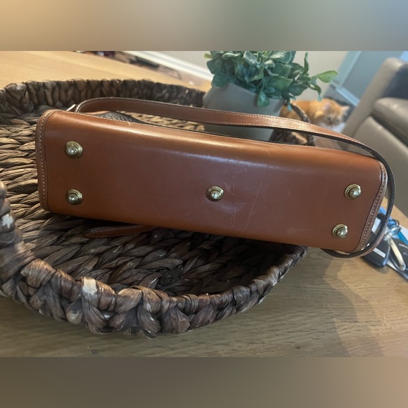 90s Vintage AUTHENTIC Dooney and Bourke Leather Carrier (B701) Bone/British Tan - Picture 2 of 12